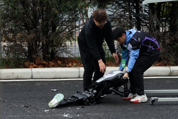 鼎盛配资 躺平、“画龙”、牵绳跑，机器人行业需要允许“有效失败”