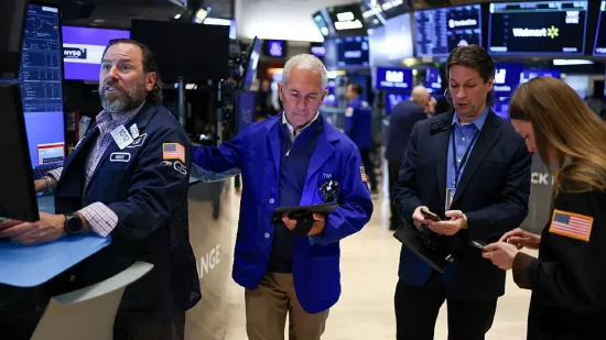 老虎配资 尾盘：股指维持涨势 道指上涨约1000点